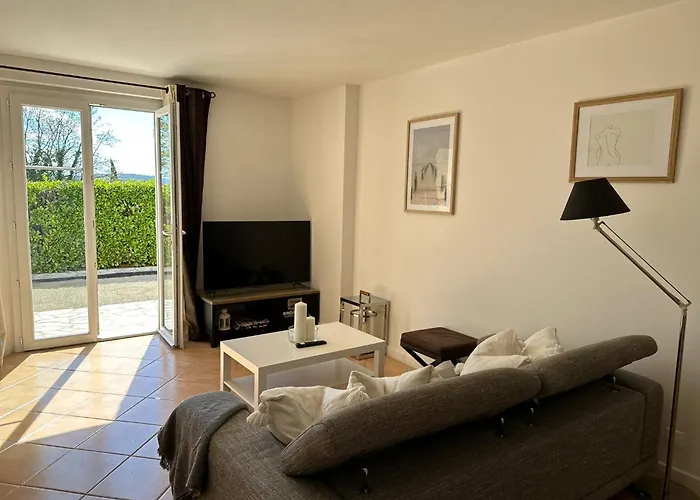 Rez De Villa , Beau Jardin Avec Piscine