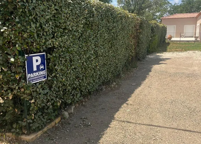 La Maison Aux Volets Bleus